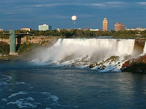 Thumbnail of niagarafalls12septembre19h38.JPG